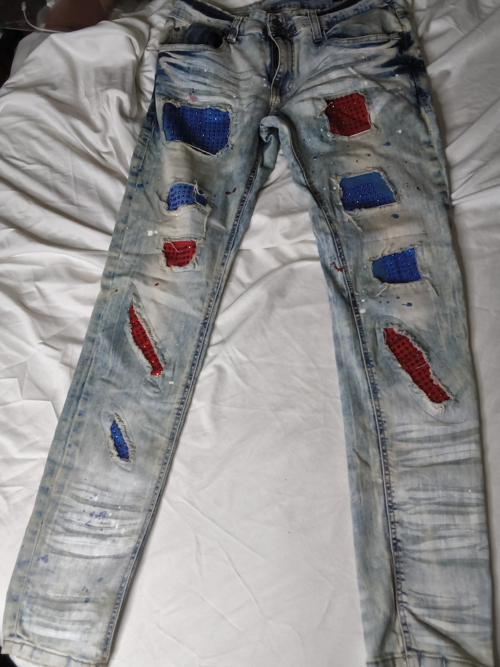 Slim Light-Wash Men’s Jeans with Red & Blue Patch Accents